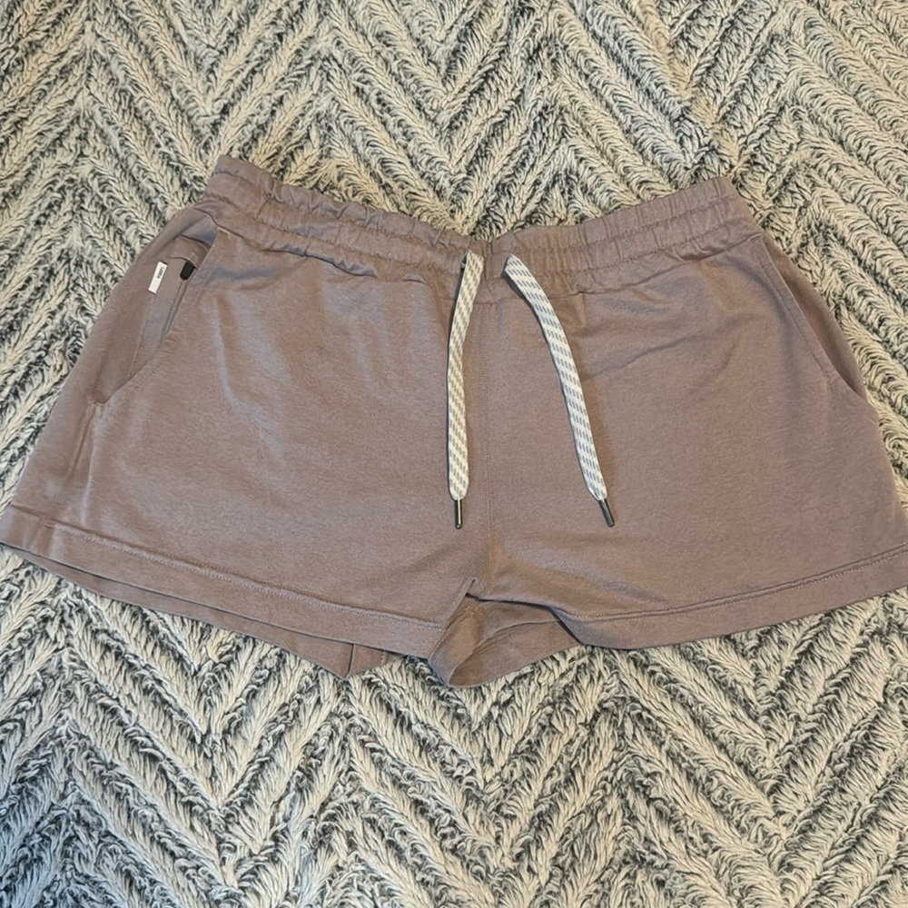 Vuori shorts pink